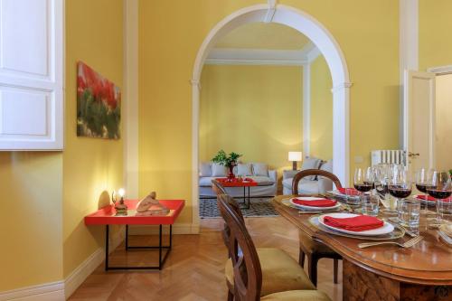 Florence Huge Apartment with Private Garden