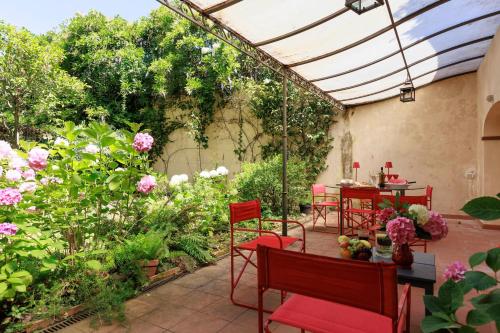 Florence Huge Apartment with Private Garden, Firenze