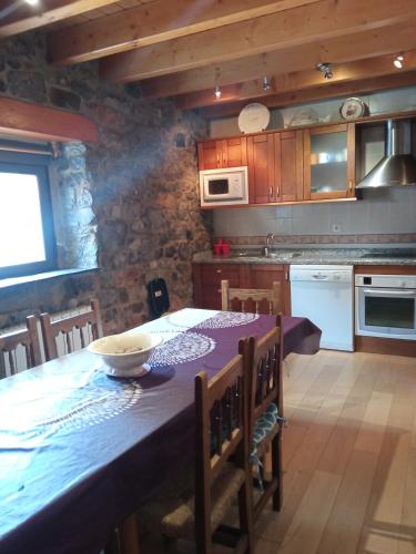 virtuve, La casa de Juan el Cantero in Puebla de Lillo