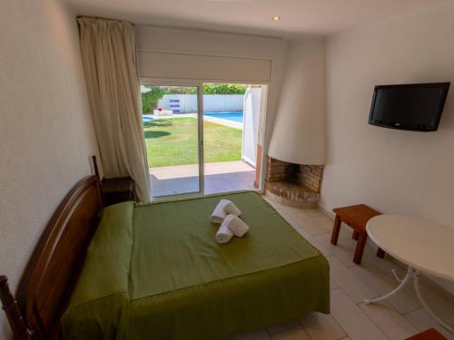 Studio with Garden View (2 Adults) image 4