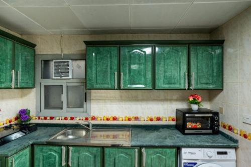 Kitchen, Lovely Room for family/couple near Universal Speciality Medical Center