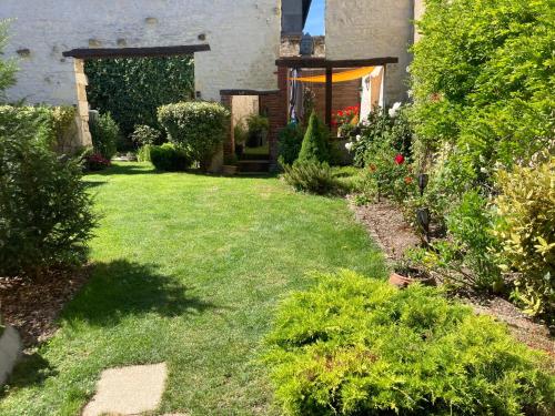 la detente de neuilly in Cheny