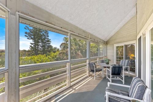 Veranda with Ocean Views Close to Pool Amenities SV270, Edgewater (photo 2)