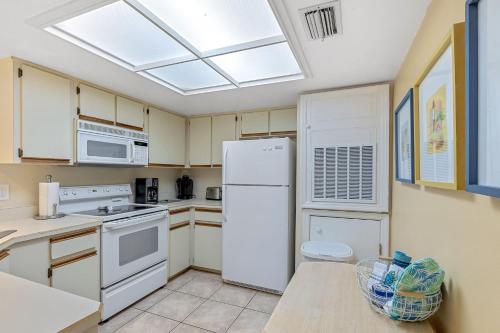 Veranda with Ocean Views Close to Pool Amenities SV270, Edgewater (photo 10)