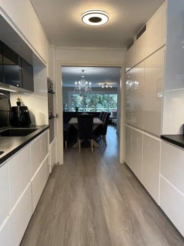 Privat rom med dobbeltseng sentralt pa grunerløkka near Lofthus Samvirkelag Tranen