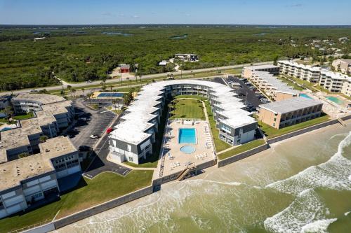 3 Lil Birds Surfside Condo Ocean View Pool Kiddie Pool in Edgewater, USA