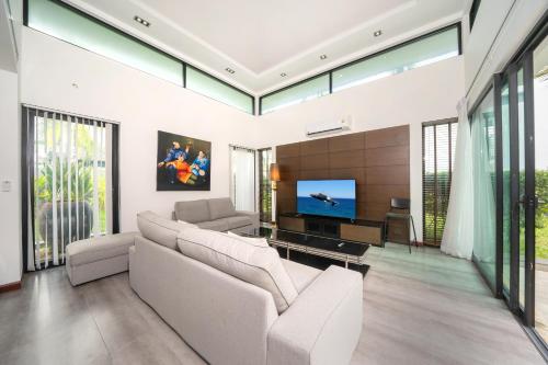 Diamond Villa by Ryan, Boat Avenue Phuket - Tap to explore photos