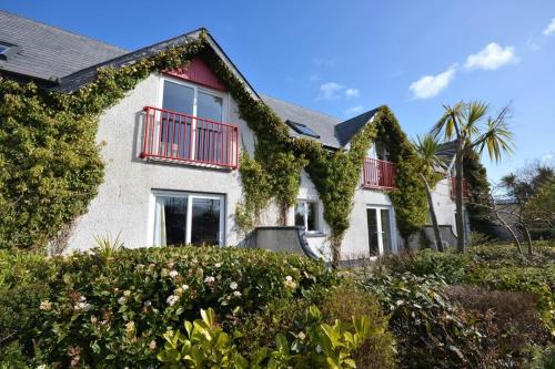 Hotelli välisilme, Rathlin Apartment - 2 Bedroom with Hot Tub in Ballycastle
