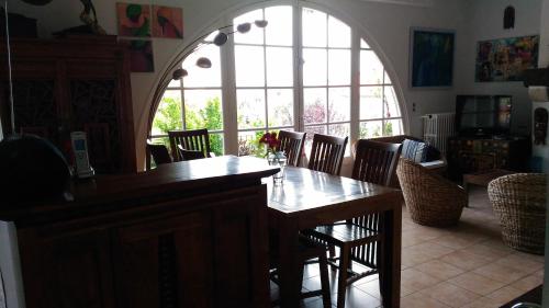 Villa avec piscine à Antibes Côte d'Azur (Villa avec piscine a Antibes Cote d'Azur) in Laval