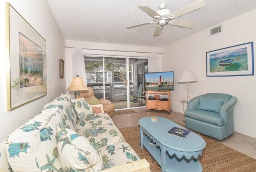 Quiet Beachside Veranda within seconds to the beach pool ~ SV173 thumb 3