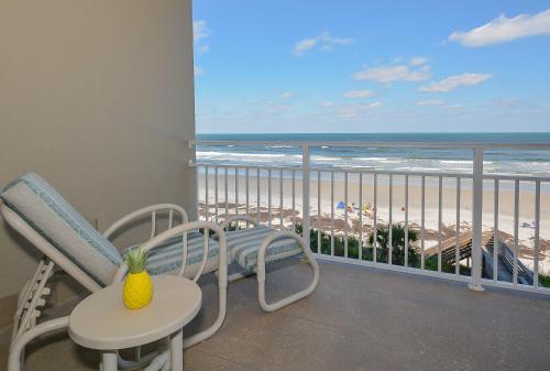 Beautifully furnished Beachfront Condo - SR202 in Edgewater, USA