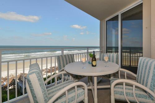Beautifully furnished Beachfront Condo - SR202 in Edgewater, USA