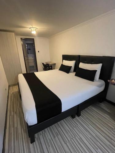 Hotel AMBAR KING - image 2