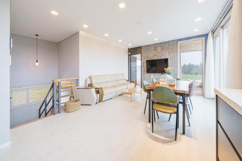 Jeju Pony Jeju Pension near Sangumburi Crater