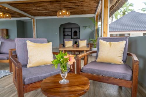 Restaurant, Mnana Beach Bungalows in Michamvi