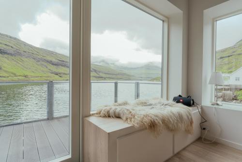 Dintorni, A pearl in a forgotten fjord - Luxury Boathouse in Gjogv
