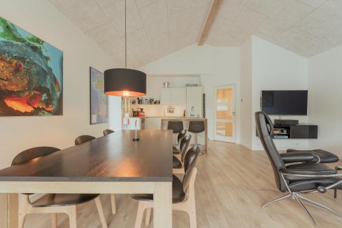 Cucina, A pearl in a forgotten fjord - Luxury Boathouse in Gjogv