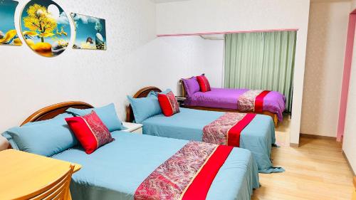 room detail thumbnail 1