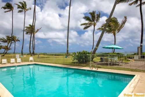 bazen, Magical Beachfront Condo in Punaluu