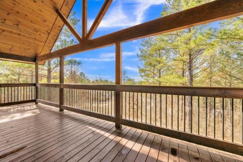 Magnolia Peak, Mountain View, Hot Tub, Sleeps 4 in Broken Bow, USA