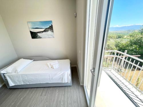 Erkély/terasz, villa ipnotica - panoramic views plus exquisite pool - sleeps 7 - very stylish in Colle Campanaro