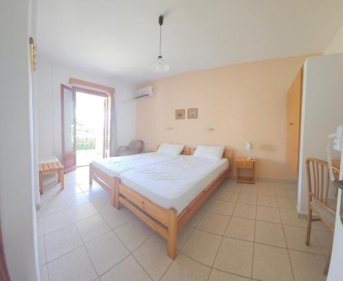 One-Bedroom Apartment image 2