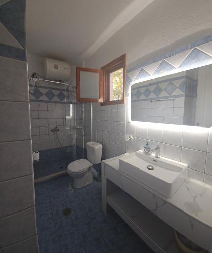 One-Bedroom Apartment image 7