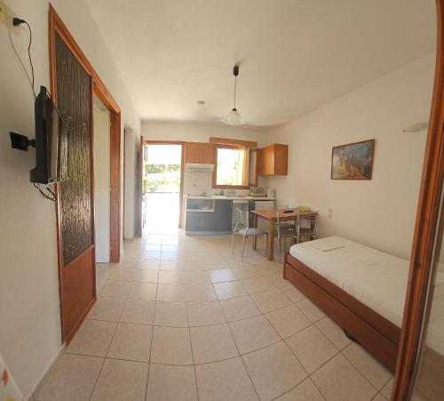 One-Bedroom Apartment image 5