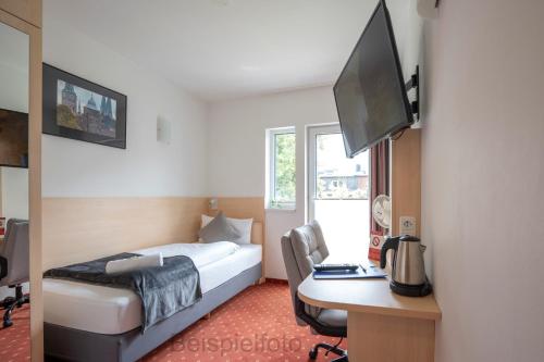 Single Room image 6
