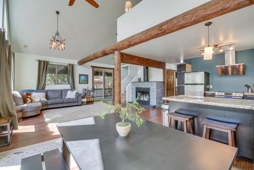 6 Mi to Mt Union Peaceful Cabin with Deck in Mayer