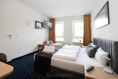 Double Room with Extra Bed image 6