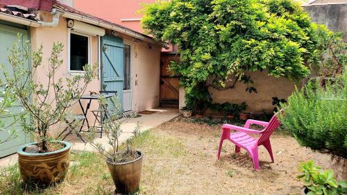 Jolie maisonnette en bord de mer avec jardin gîte à louer Marseille Borely Racecourse