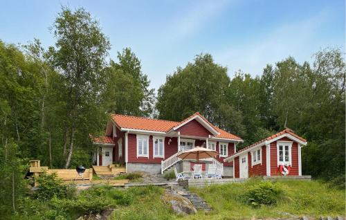 . Amazing Home In Eiksund With Kitchen