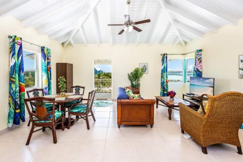 Tropical Jungle Oasis with Lagoon Views, Good WiFi in Providenciales