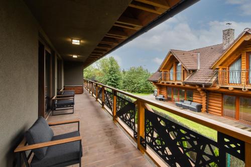 Erkély/terasz, Happy Nest Apartments in Felsőerdőfalva