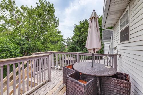 3 Mi to Cincinnati Covington Home with Patio! in Covington, USA
