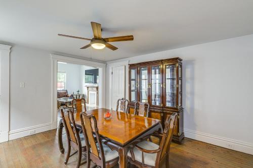 3 Mi to Cincinnati Covington Home with Patio! in Covington, USA