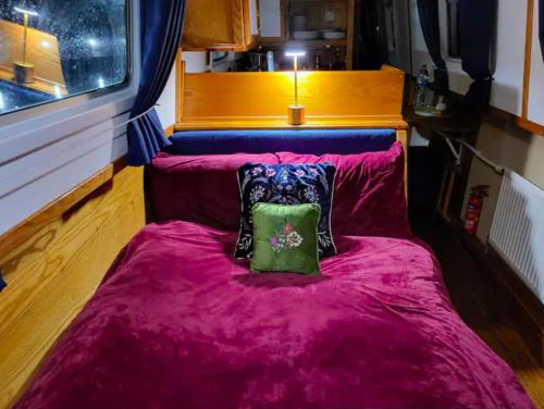 Cosy Canal Boat in Little Venice for Family & Friends, Londra (foto 9)