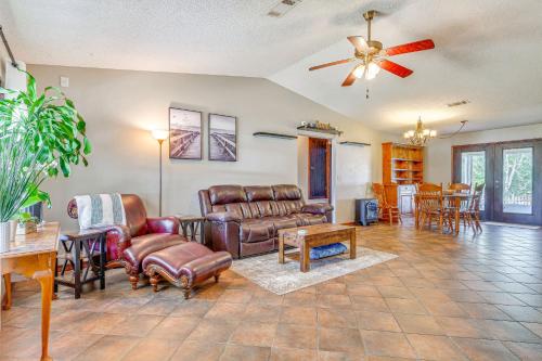 Navarre House with Game Room 5 Mi to Beaches! Navarre House with Game Room 5 Mi to Beaches!