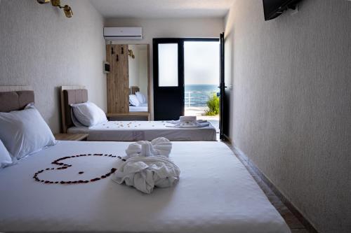 2 double beds