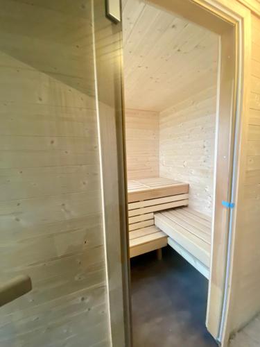 Sauna, Unique and charming holiday home with fantastic sea views in Straumsbukta
