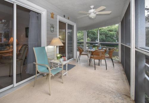 Quiet Beachside Veranda within seconds to the beach pool ~ SV173 detail