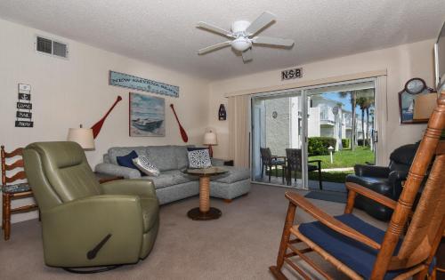 Colony Beach Club 138- Ground Level Oceanfront in Edgewater, USA