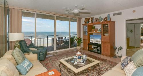 Beautifully furnished Beachfront Condo - SR202 in Edgewater, USA