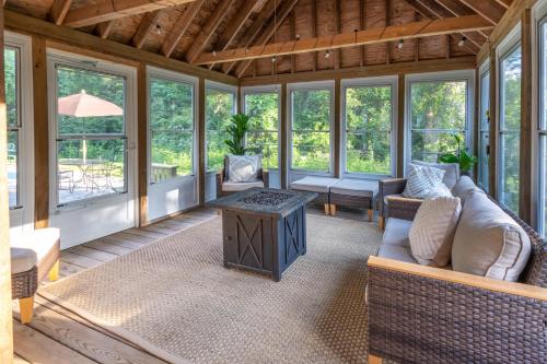 Private Pool and Screened Deck Mashpee Home! thumb 3