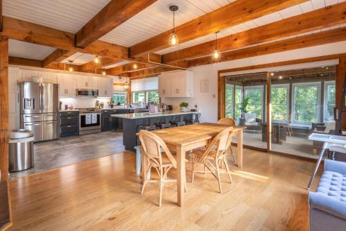 Private Pool and Screened Deck Mashpee Home! thumb 4