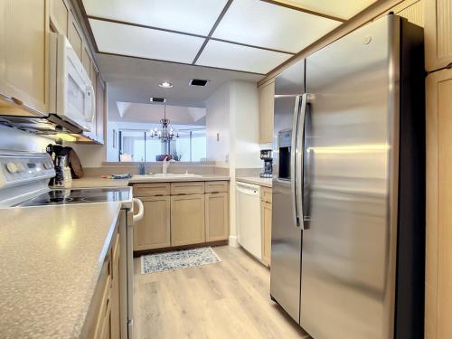 Totally Renovated Luxury Ebb Tide Condo ~ Beachfront with Pool Views Ebb Tide 406 in Edgewater, USA