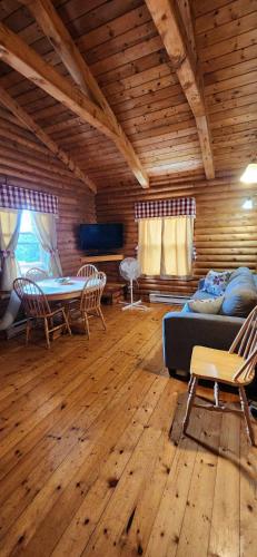 Cajun Cedar Log Cottages Ltd in 馬加里福克斯 (NS)