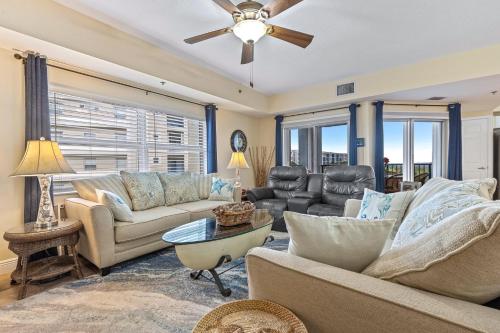 Beachside Bliss Walk to Beach Great Amenities OW5-401 in Edgewater, USA