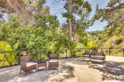 Sherman Oaks Hideaway Lush Grounds, Shared Pool!